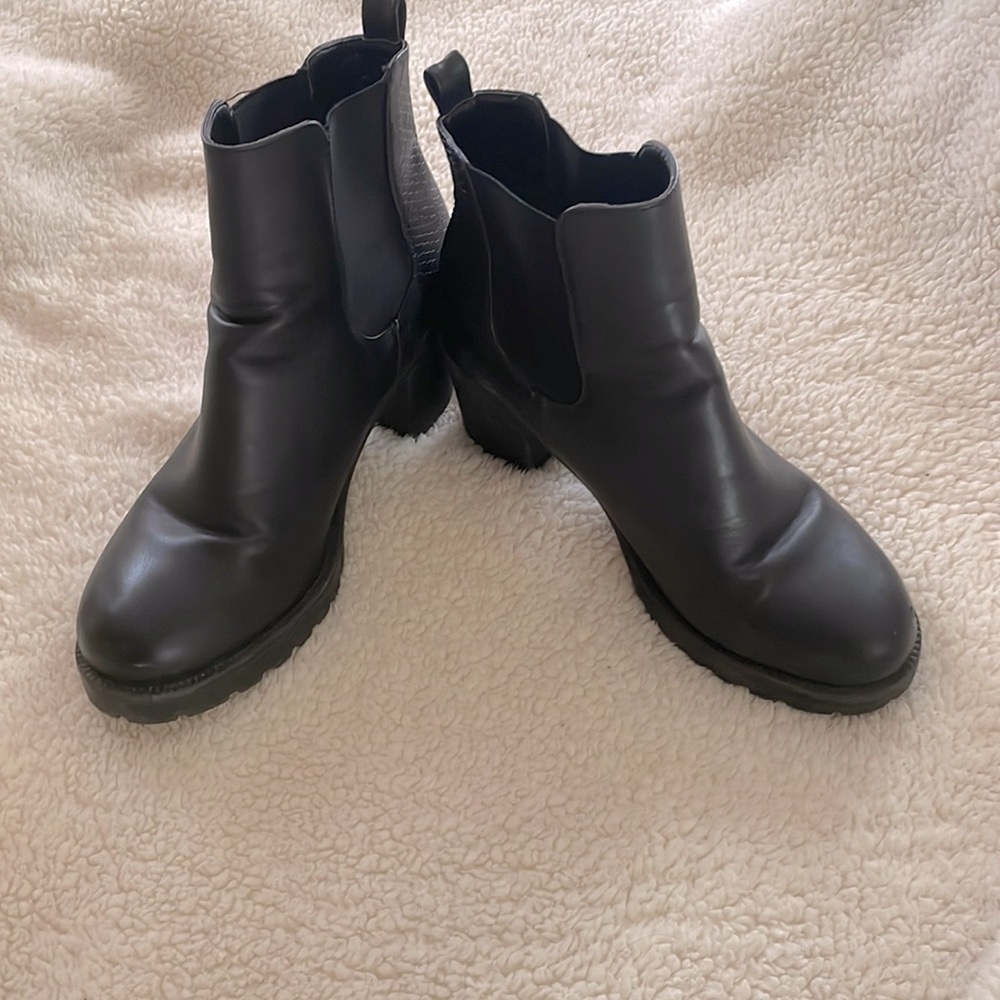Black Leather Vintage Chunky Ankle Boots